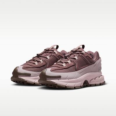 W+NIKE+ZOOM+VOMERO+ROAM.png